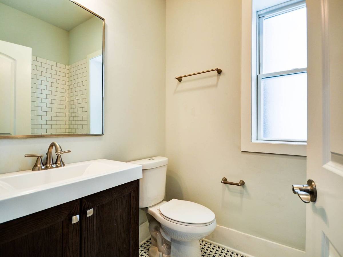 Apartment for rent at 1724 W 21st St #1F, Chicago, IL 60642