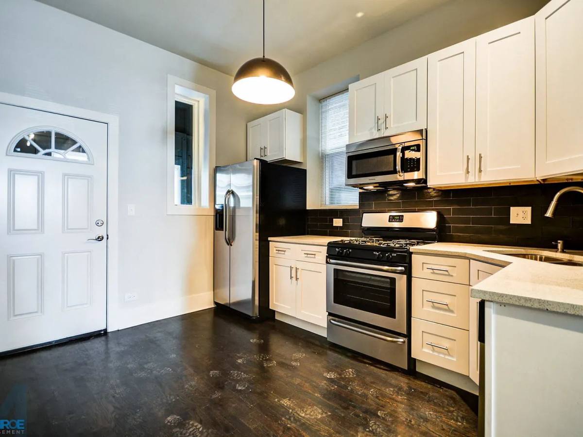 Apartment for rent at 1724 W 21st St #1F, Chicago, IL 60642