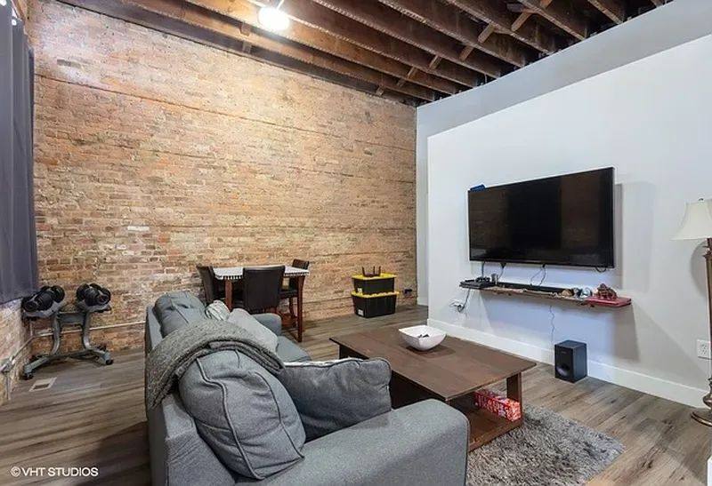 Apartment for rent at 2001 S Loomis St #1R, Chicago, IL 60608
