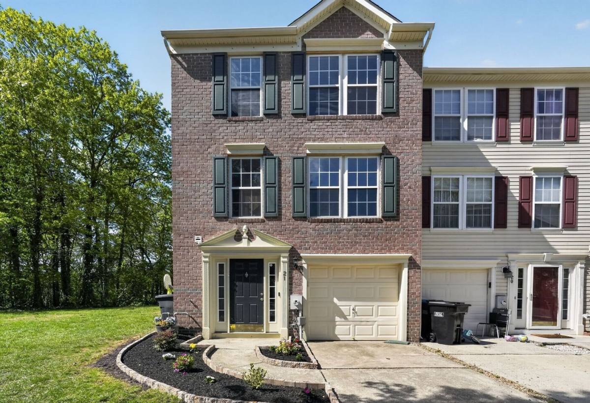 Townhouse for rent at 21 Golf View Court, Clementon, NJ 08021