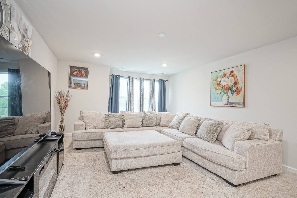 Apartment for rent at 32 Westmont Dr, Rm #4, Medford, NJ 08055