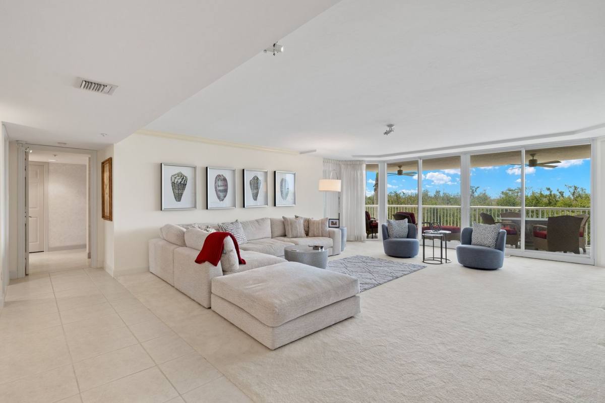 Apartment for rent at 6849 Grenadier Blvd, Naples, FL 34108
