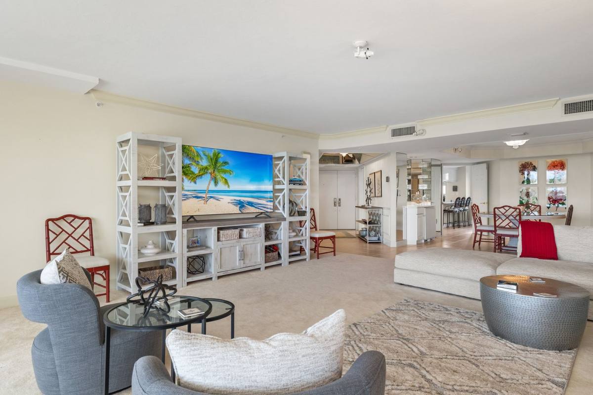 Apartment for rent at 6849 Grenadier Blvd, Naples, FL 34108