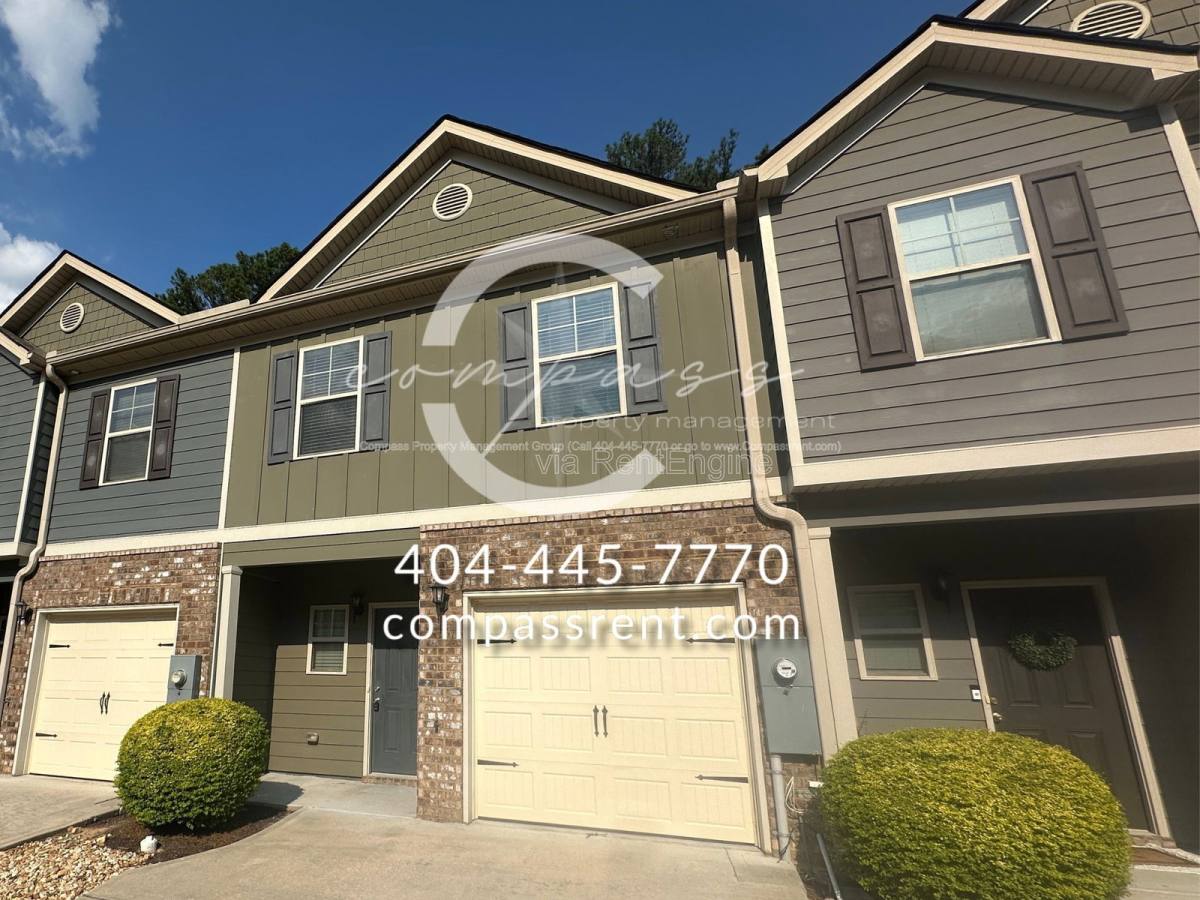 Townhouse for rent at 6048 Oak Bend Court, Riverdale, GA 30296