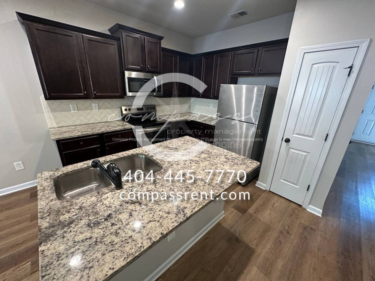 Townhouse for rent at 6048 Oak Bend Court, Riverdale, GA 30296