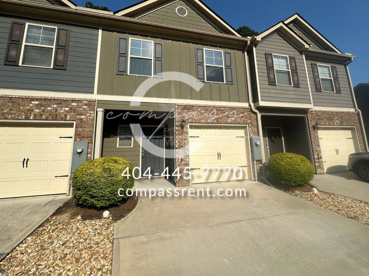 Townhouse for rent at 6048 Oak Bend Court, Riverdale, GA 30296