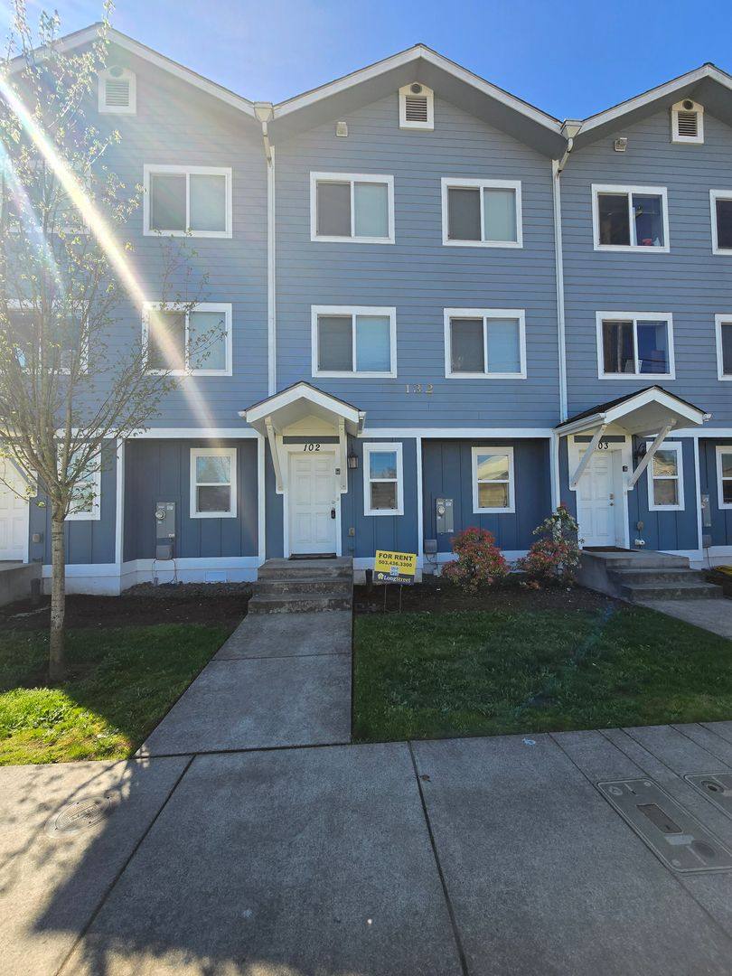 Townhouse for rent at 132 SW Avery Ave, Corvallis, OR 97333