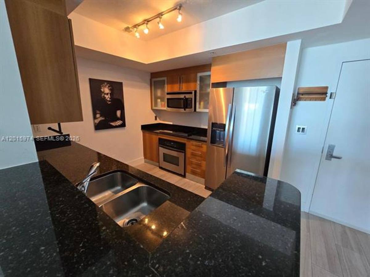 Apartment for rent at 325 S Biscayne Blvd, Miami, FL 33131