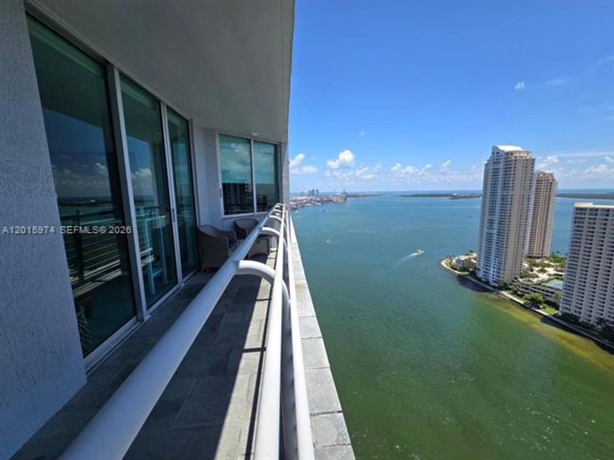 Apartment for rent at 325 S Biscayne Blvd, Miami, FL 33131