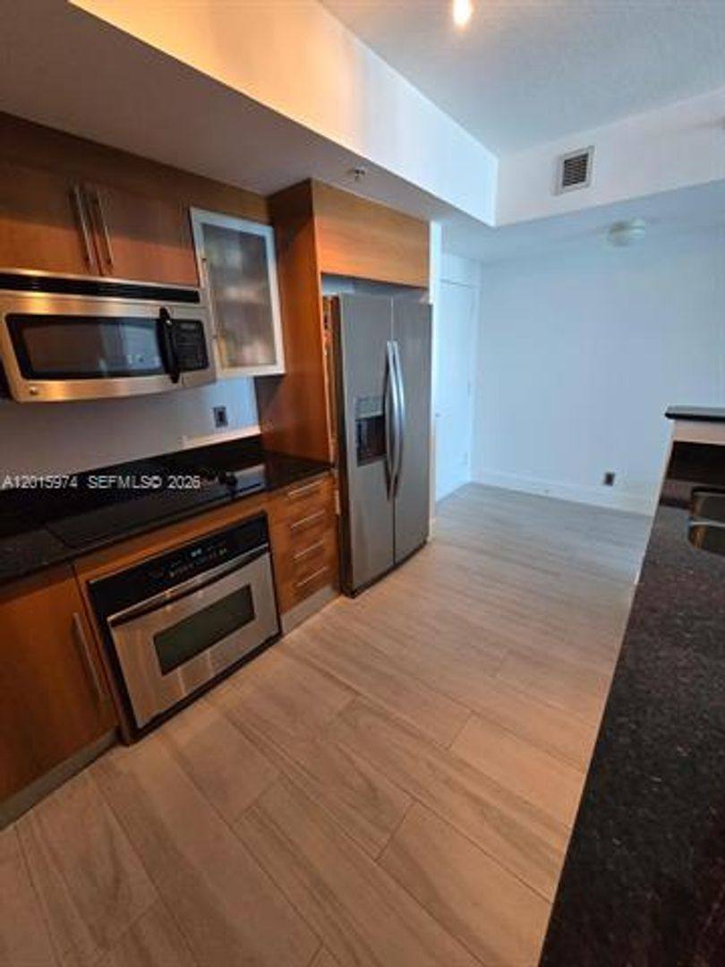 Apartment for rent at 325 S Biscayne Blvd, Miami, FL 33131