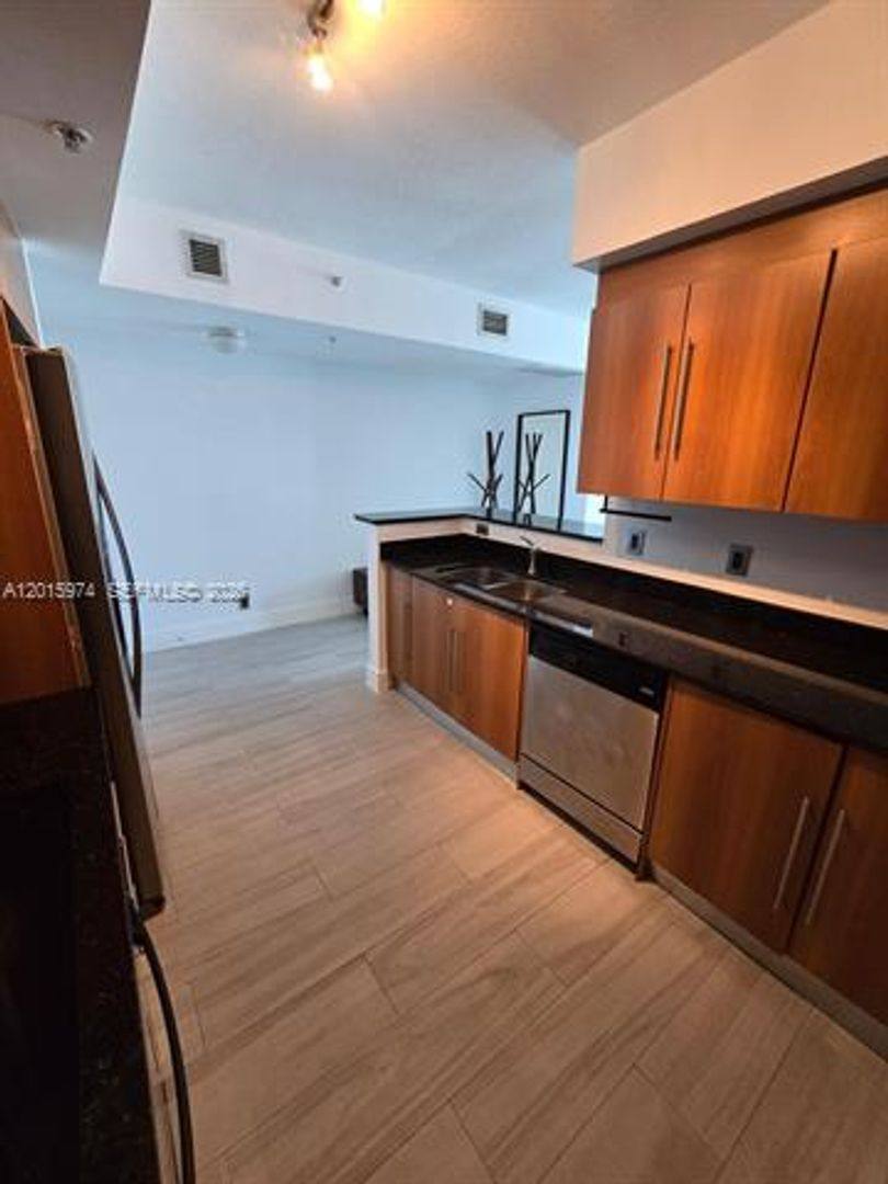 Apartment for rent at 325 S Biscayne Blvd, Miami, FL 33131