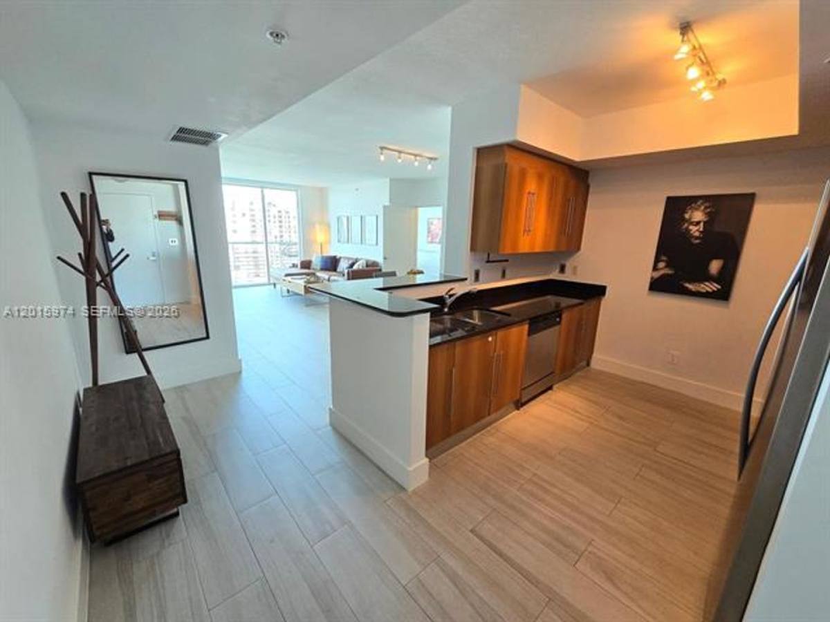 Apartment for rent at 325 S Biscayne Blvd, Miami, FL 33131