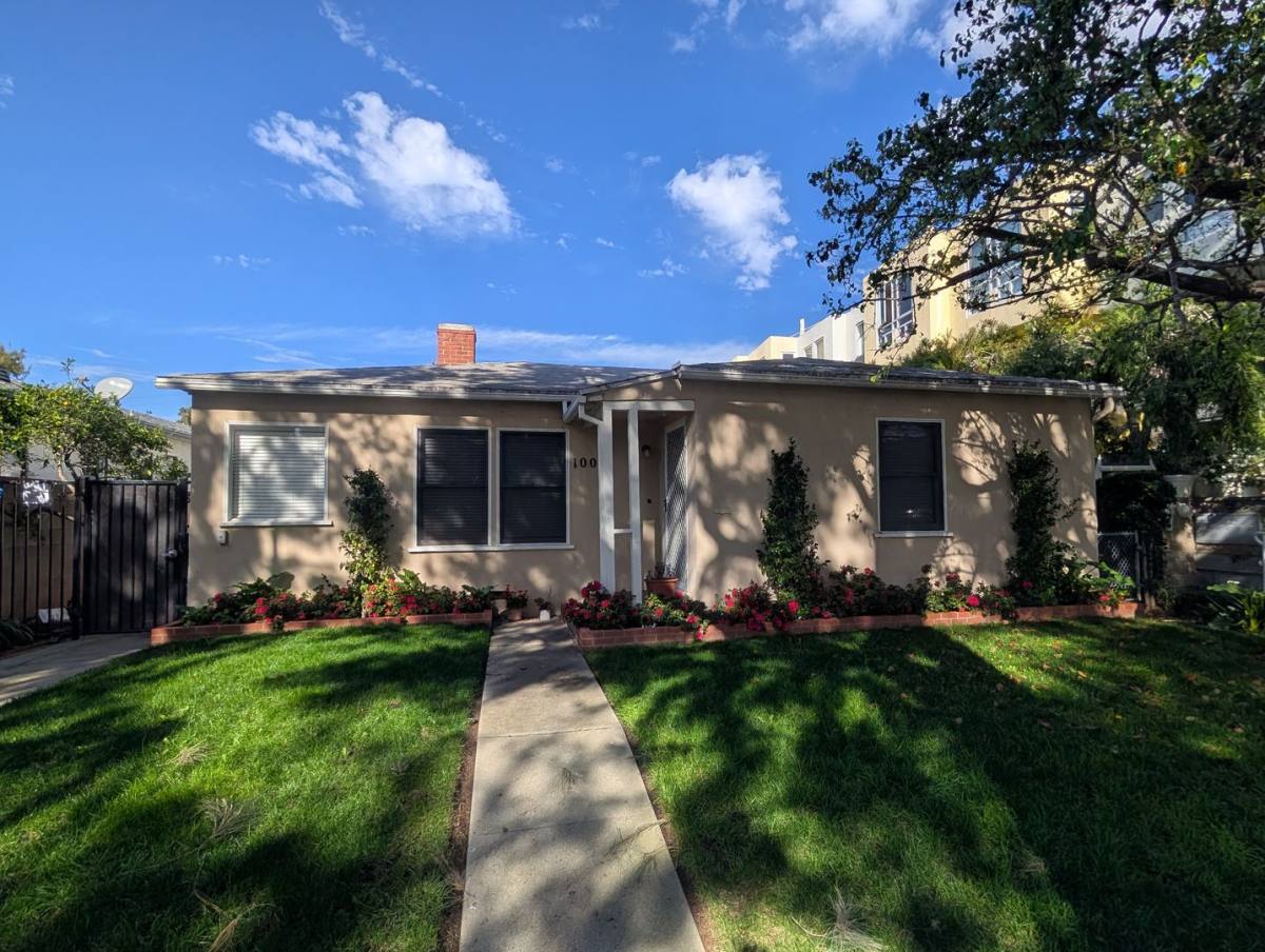 Apartment for rent at 1007 Pacific St, Santa Monica, CA 90405