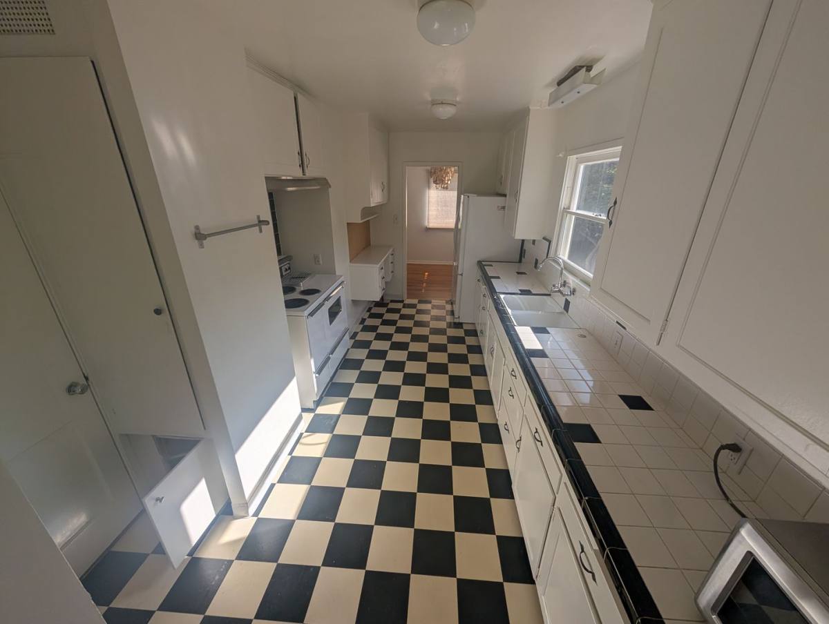 Apartment for rent at 1007 Pacific St, Santa Monica, CA 90405