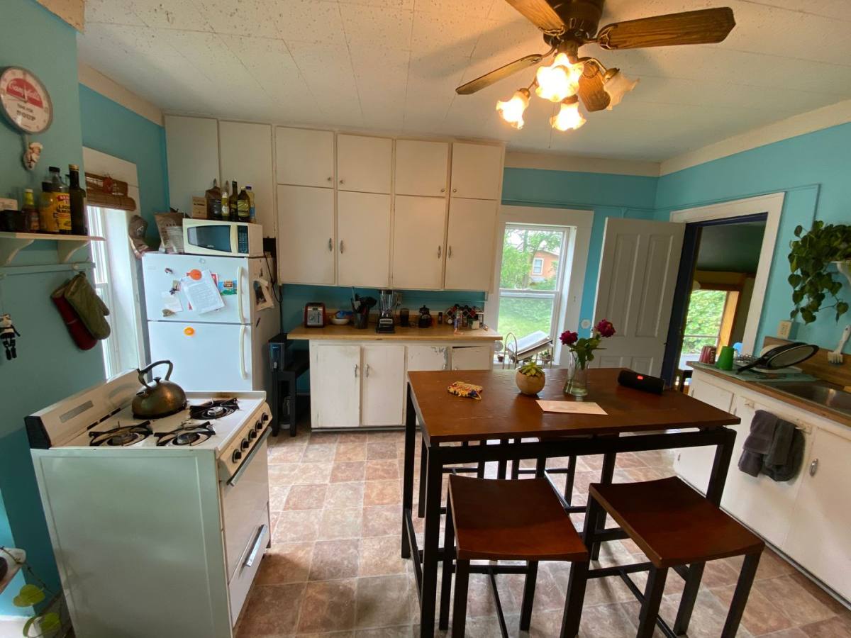 House for rent at 819 S Van Buren, Iowa City, IA 52240