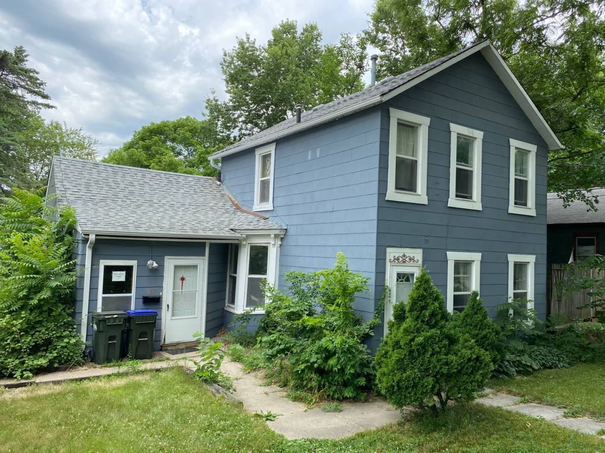 House for rent at 819 S Van Buren, Iowa City, IA 52240
