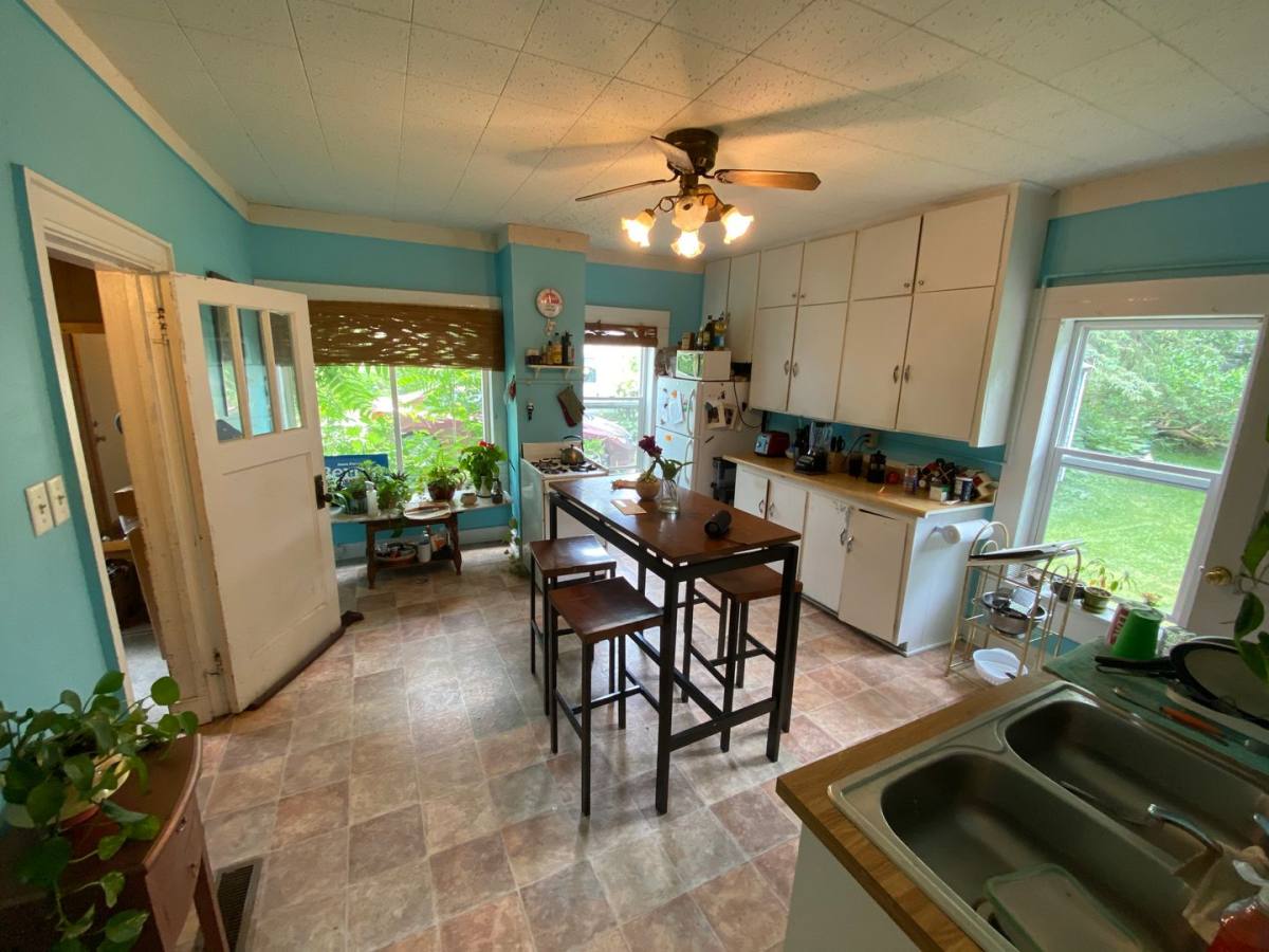 House for rent at 819 S Van Buren, Iowa City, IA 52240