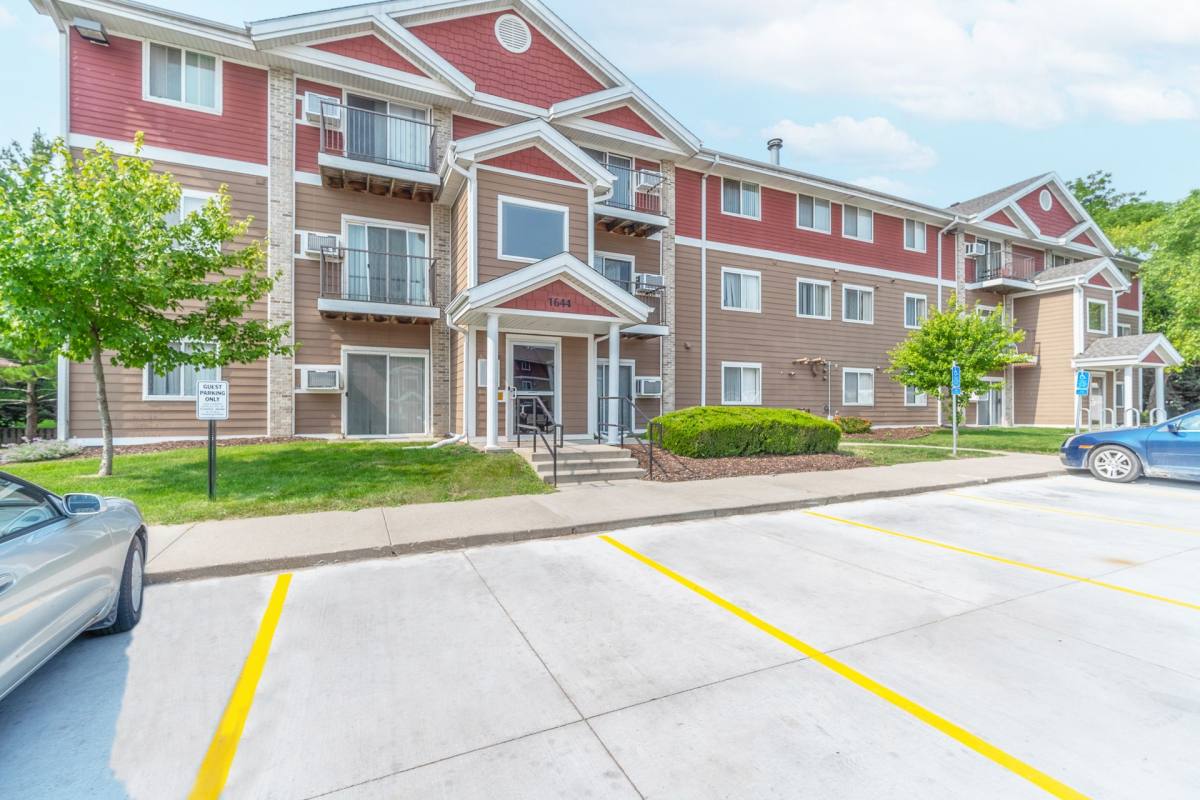 Apartment for rent at 1646 Hull Ave, Des Moines, IA 50313