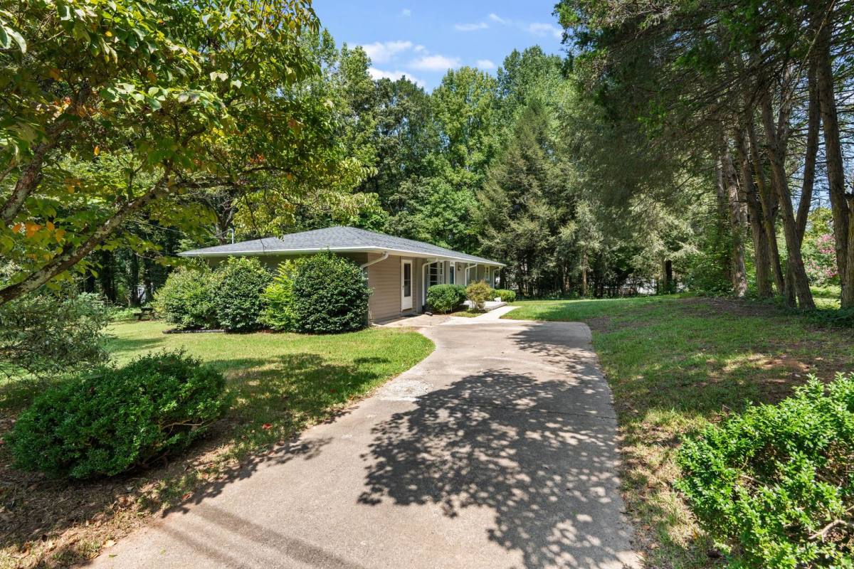 House for rent at 5501 Old Buncombe Rd, Greenville, SC 29609