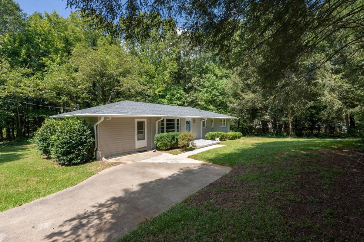 House for rent at 5501 Old Buncombe Rd, Greenville, SC 29609