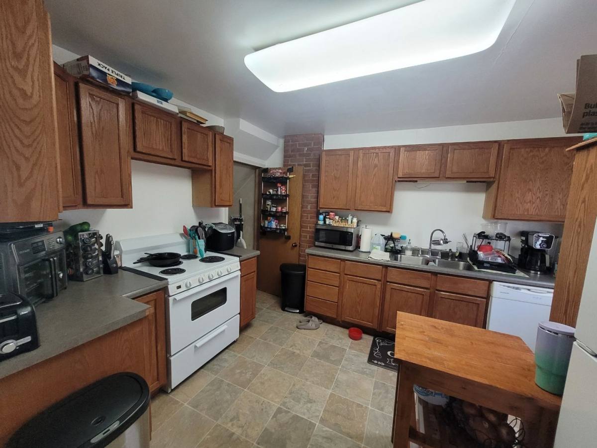 Apartment for rent at 1906-1908 Agnes St, Eau Claire, WI 54701