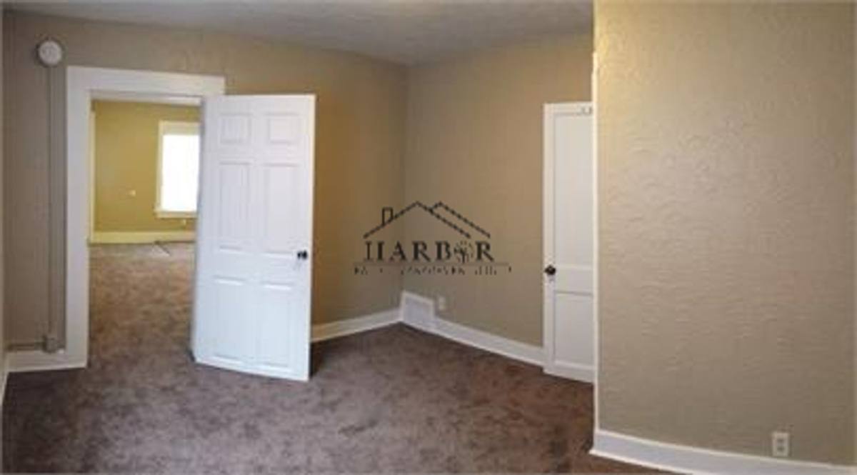 Apartment for rent at 322 6th St SE #1, Rochester, MN 55904