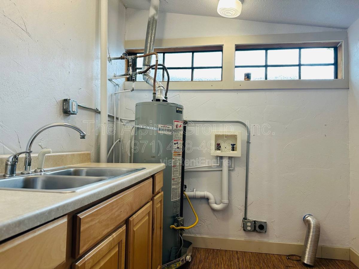 Apartment for rent at 604 NE San Rafael St, Portland, OR 97212