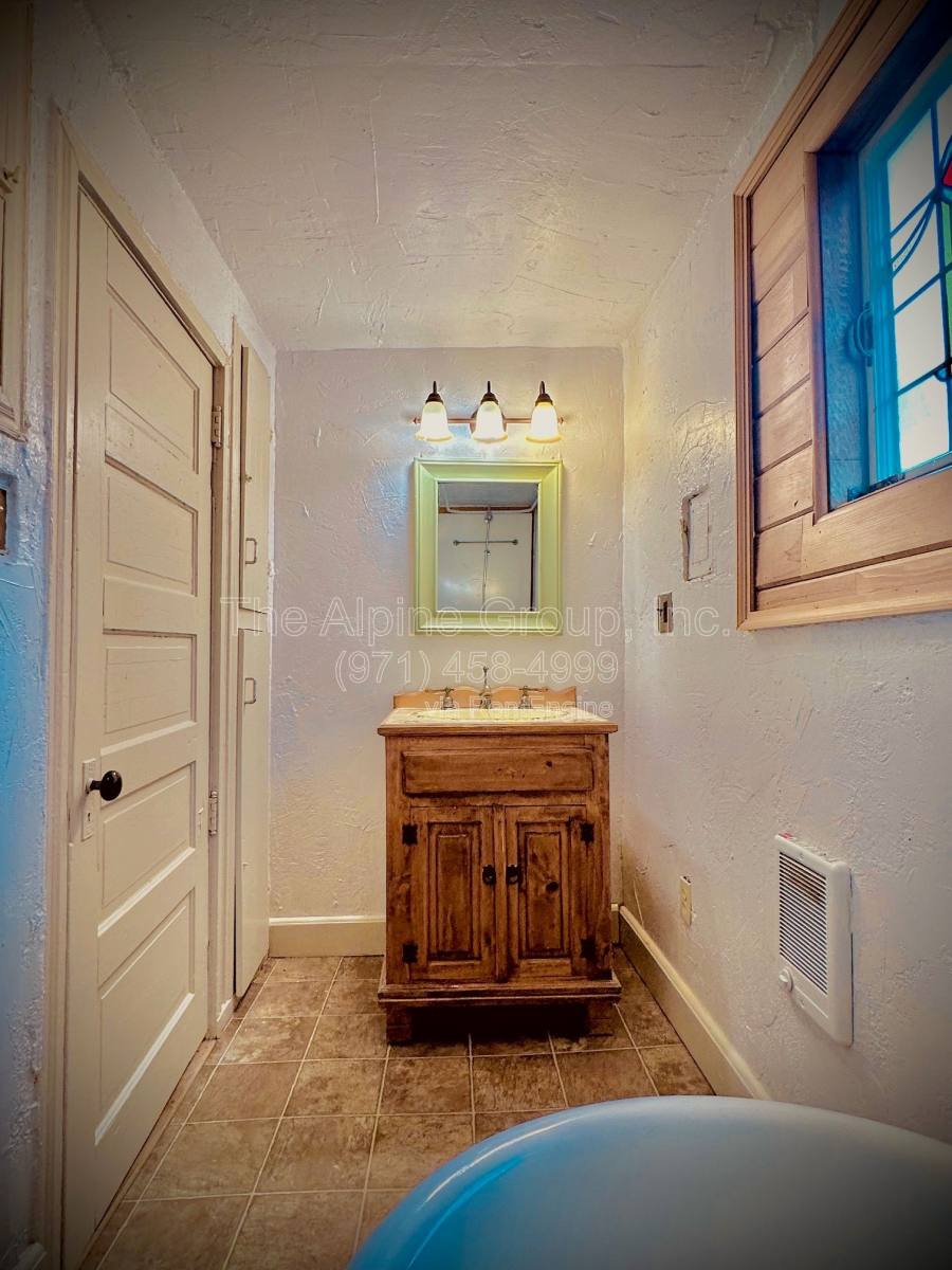 Apartment for rent at 604 NE San Rafael St, Portland, OR 97212