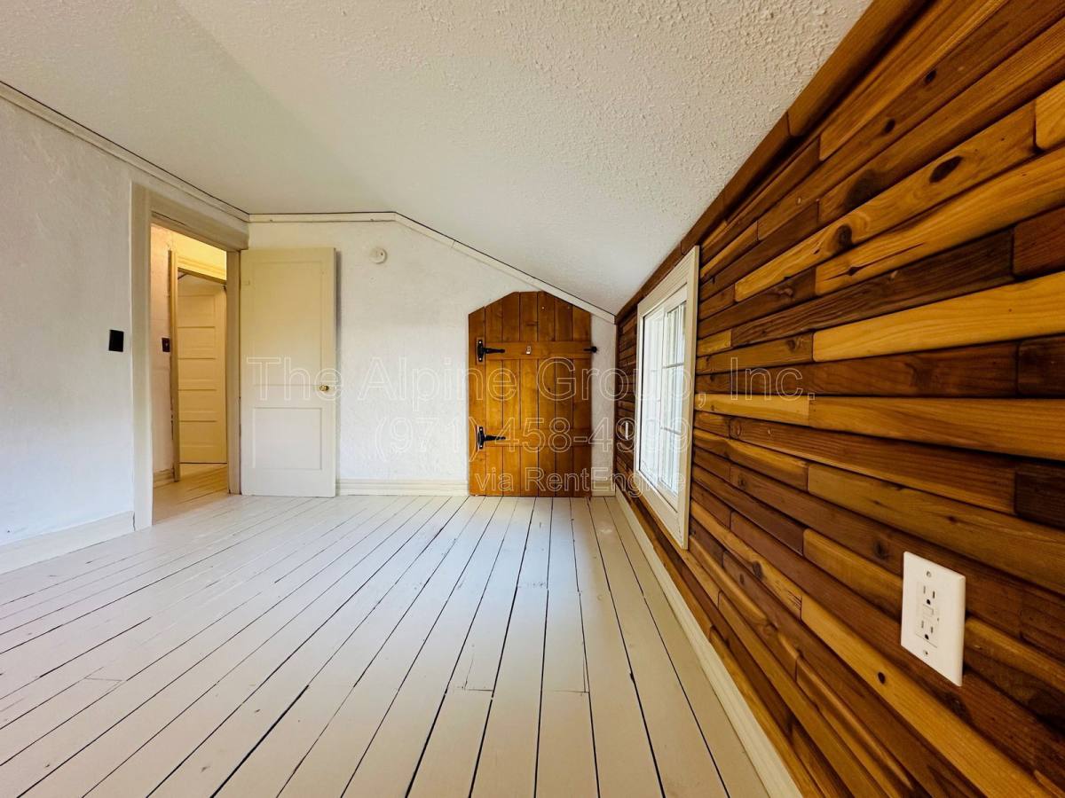 Apartment for rent at 604 NE San Rafael St, Portland, OR 97212