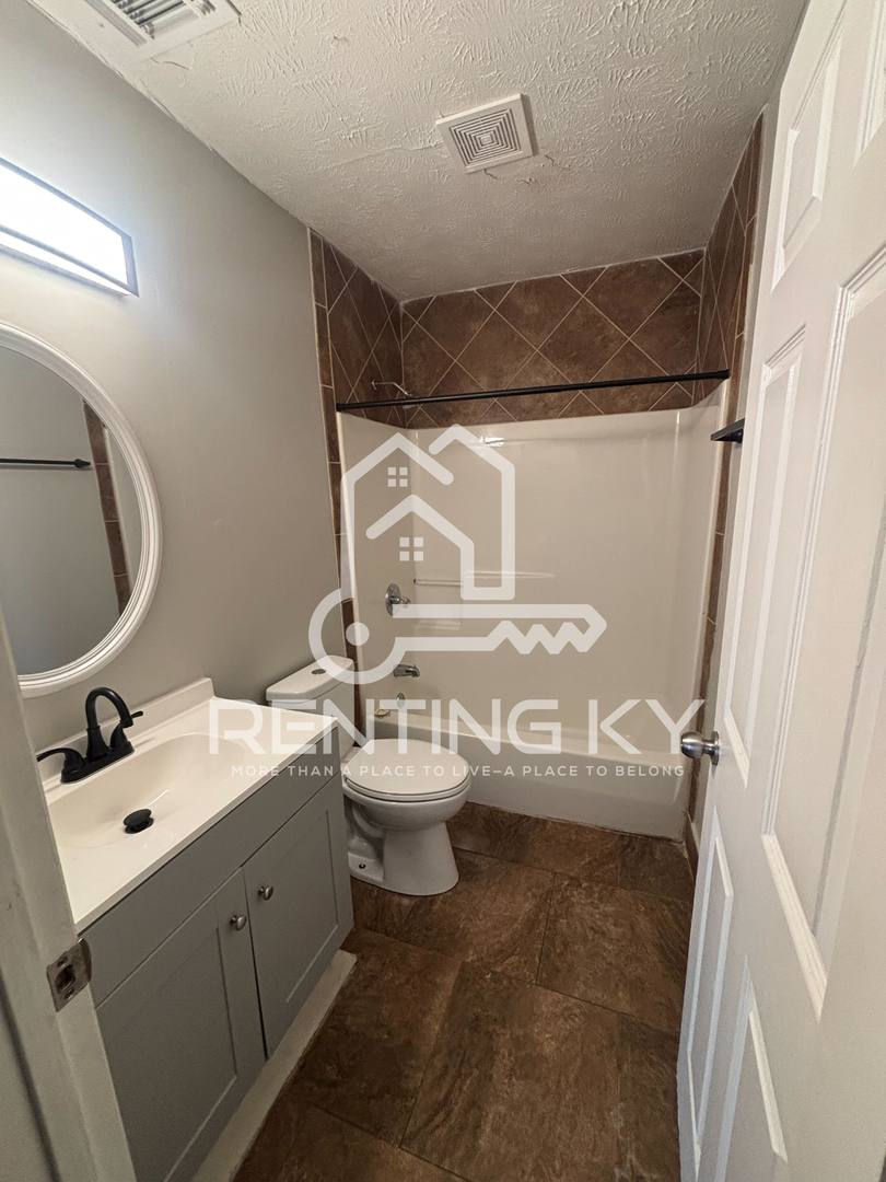 Apartment for rent at 178 S Killarney Lane, Richmond, KY 40475