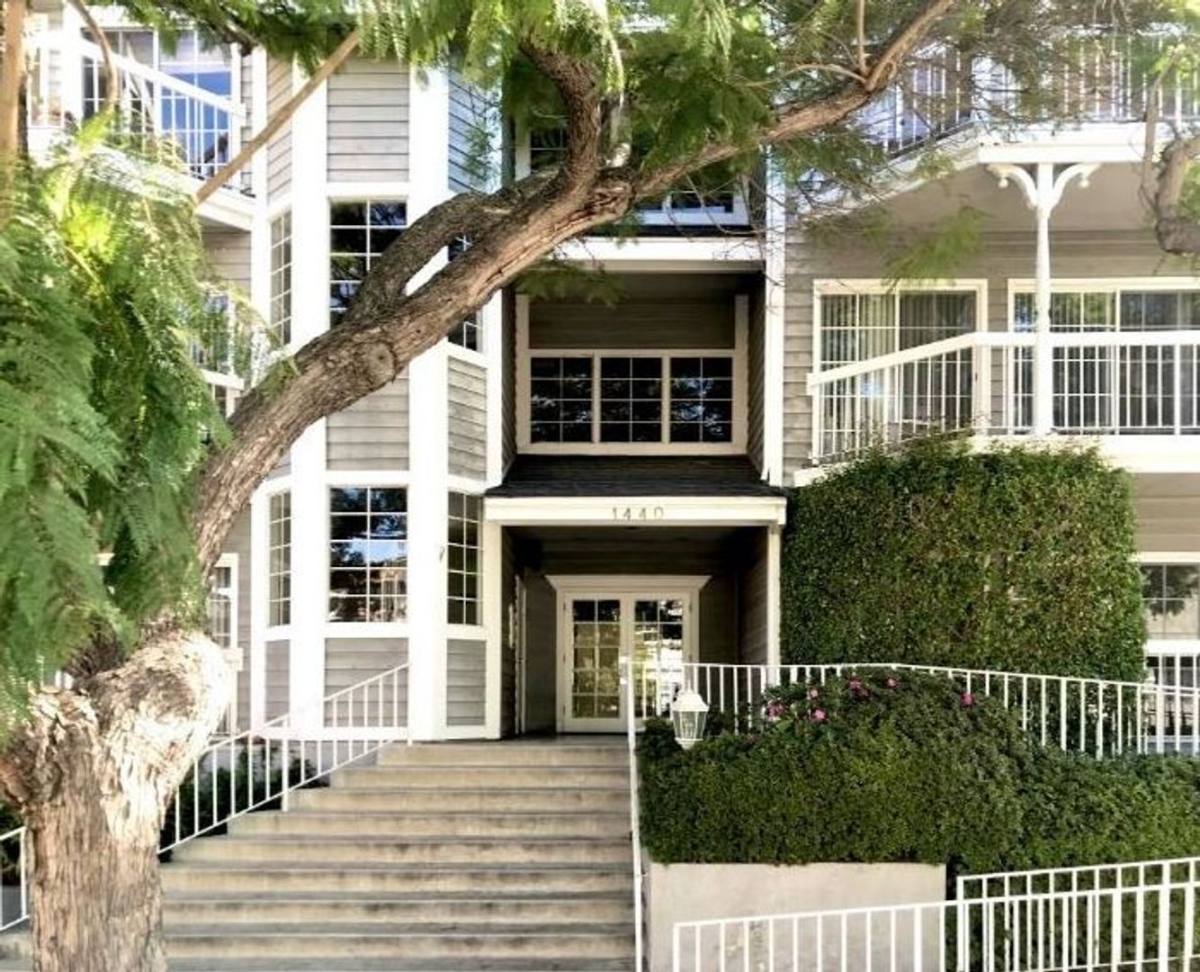 Apartment for rent at 1440 Rexford Dr, Los Angeles, CA 90035