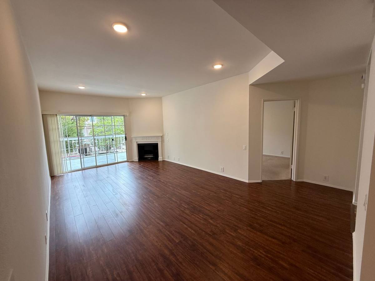 Apartment for rent at 1440 Rexford Dr, Los Angeles, CA 90035