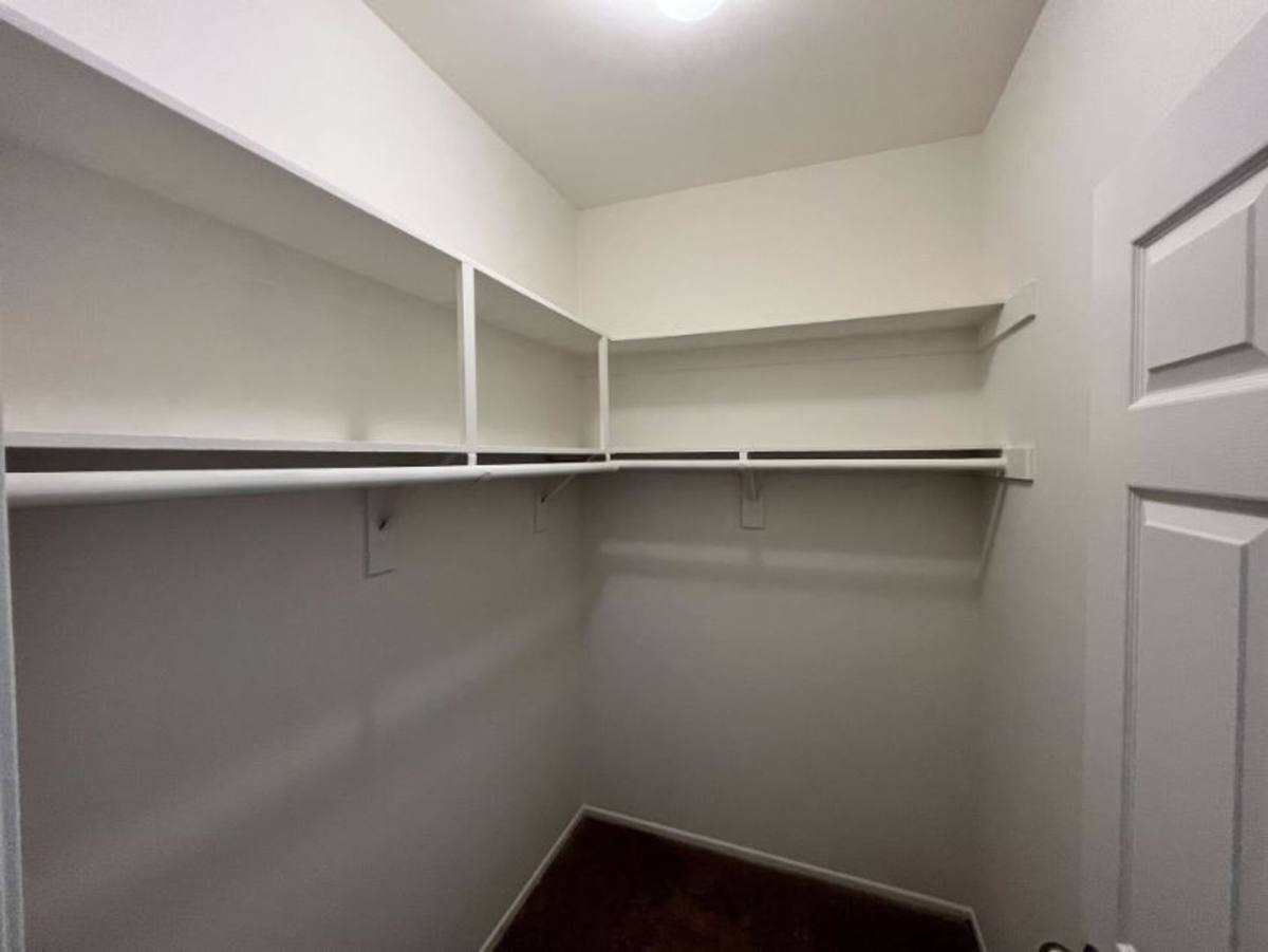 Apartment for rent at 1440 Rexford Dr, Los Angeles, CA 90035