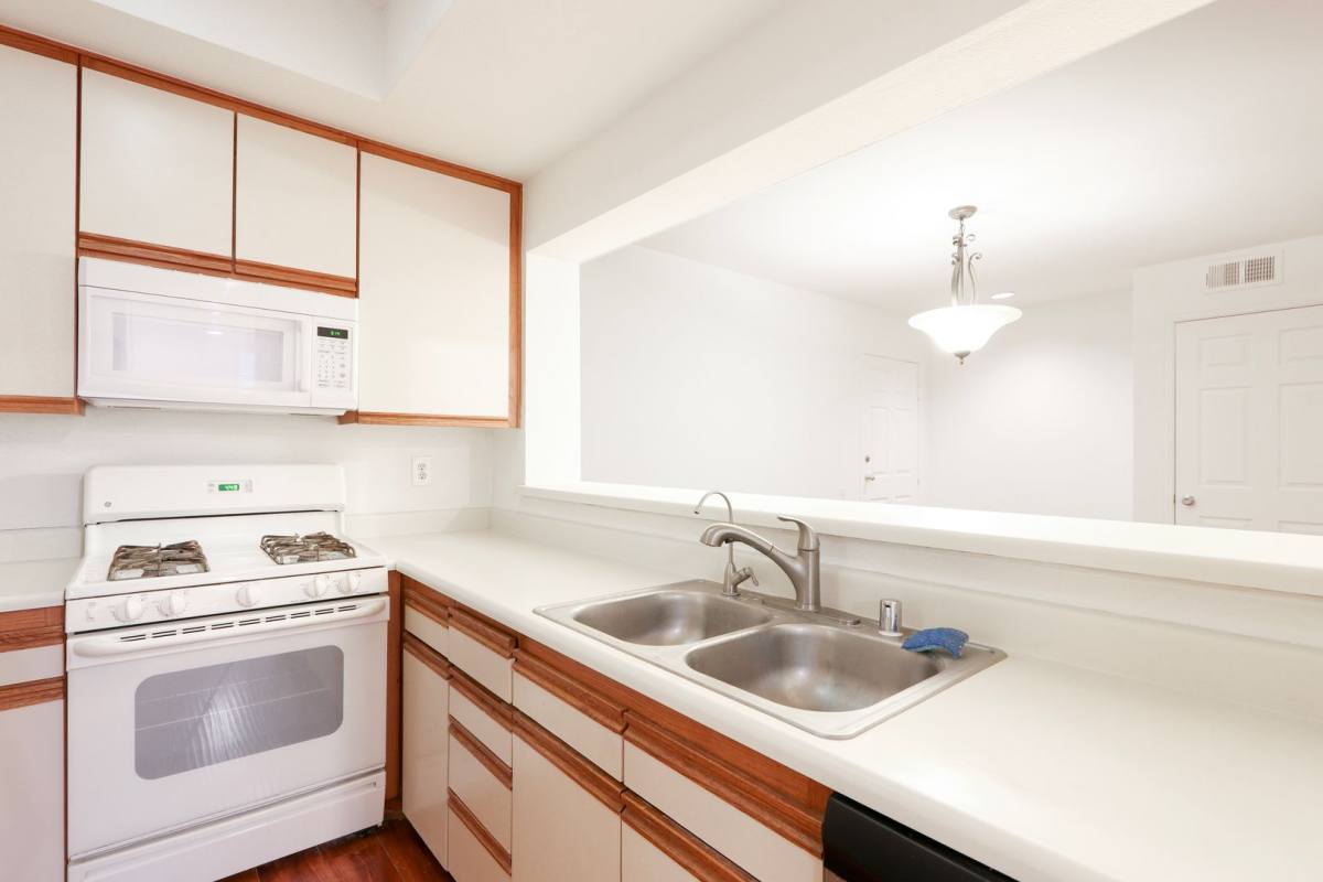 Apartment for rent at 1440 Rexford Dr, Los Angeles, CA 90035