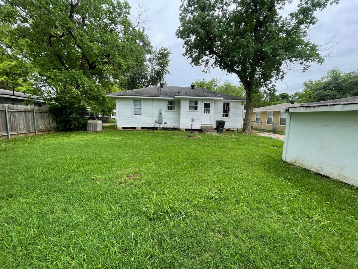 House for rent at 216 Pennsylvania Ave, Shreveport, LA 71105
