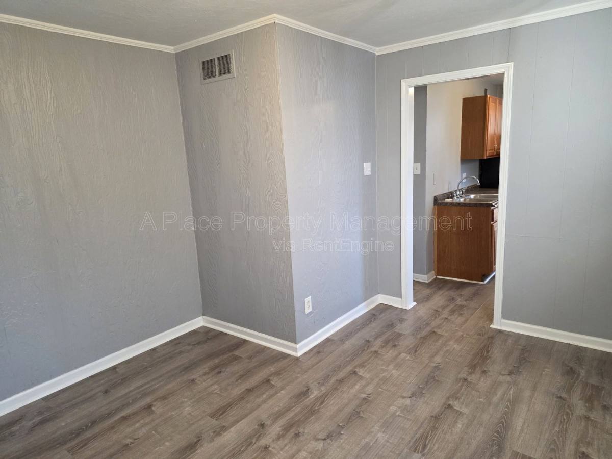 House for rent at 6042 Hancock Ave, Saint Louis, MO 63134