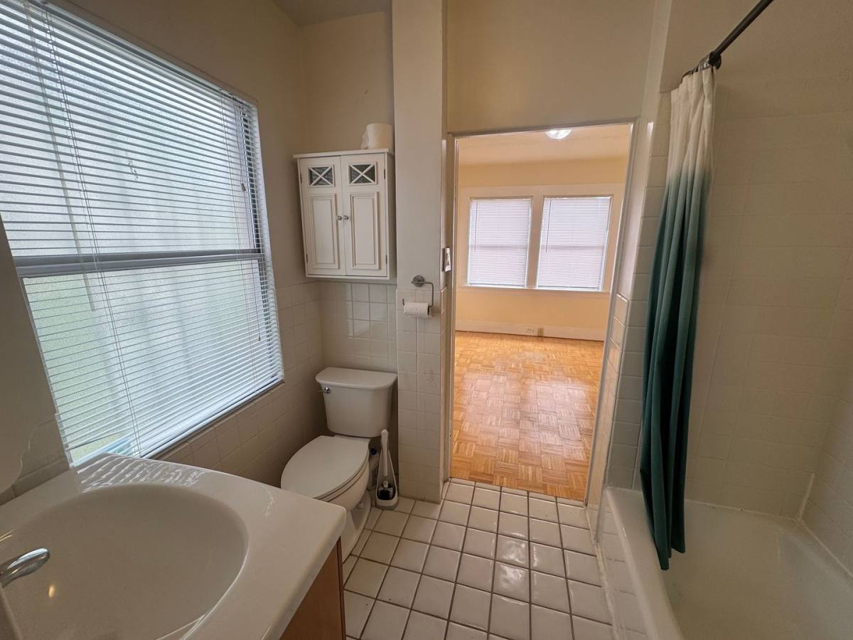 House for rent at 5913 Vallejo St, Emeryville, CA 94608