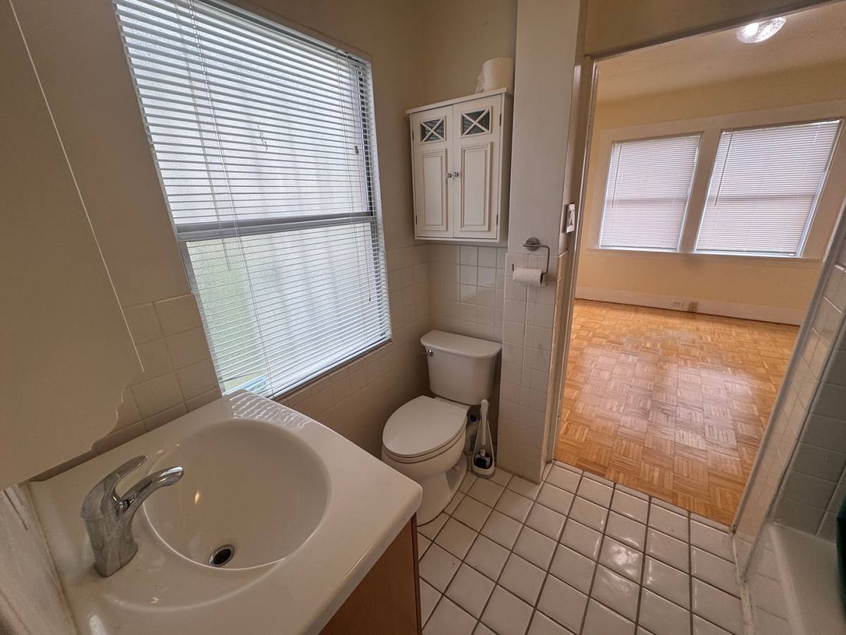 House for rent at 5913 Vallejo St, Emeryville, CA 94608