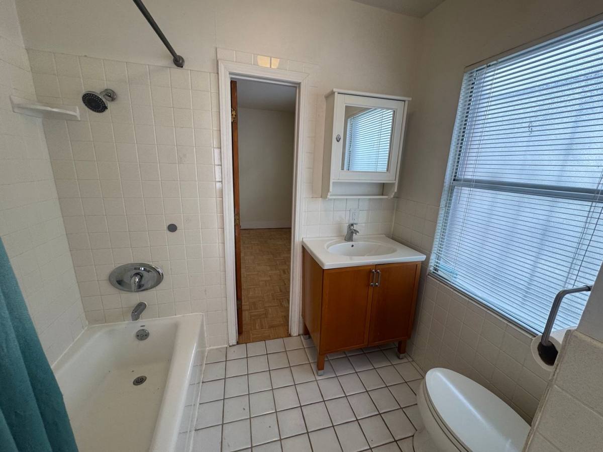 House for rent at 5913 Vallejo St, Emeryville, CA 94608