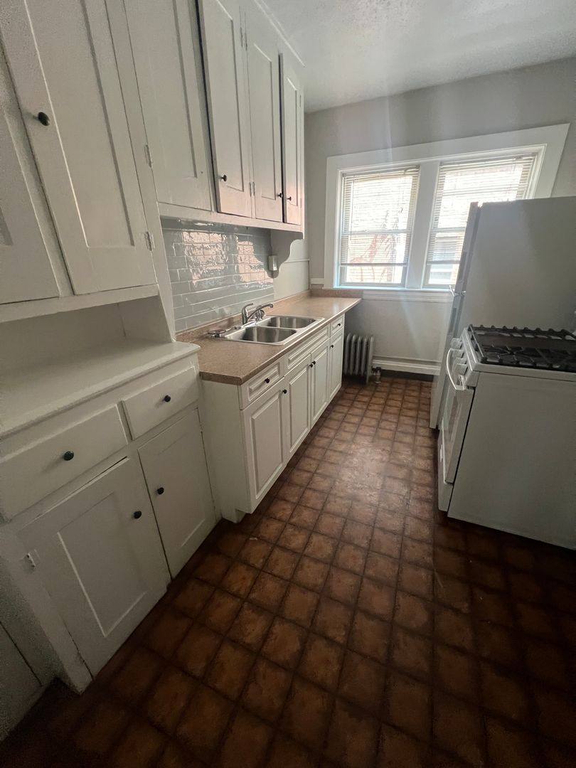 Apartment for rent at 12495 Cedar Rd, Cleveland, OH 44106