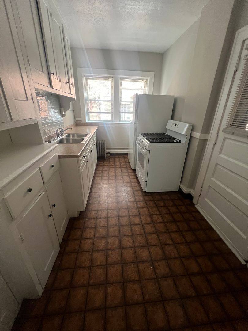 Apartment for rent at 12495 Cedar Rd, Cleveland, OH 44106