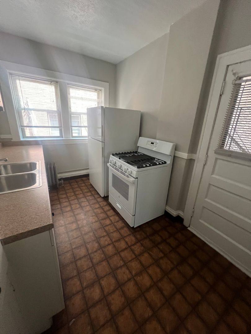 Apartment for rent at 12495 Cedar Rd, Cleveland, OH 44106