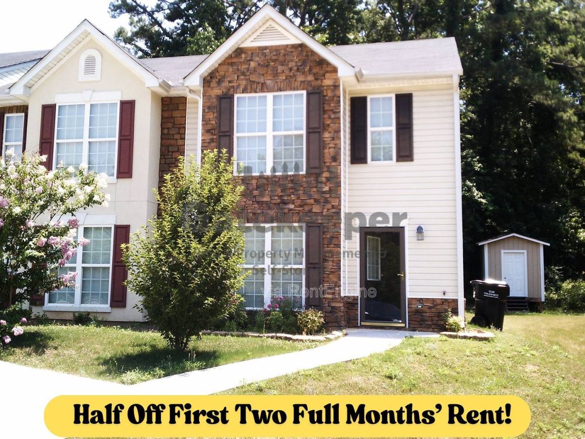 Apartment for rent at 8422 Carlington Lane, Jonesboro, GA 30236