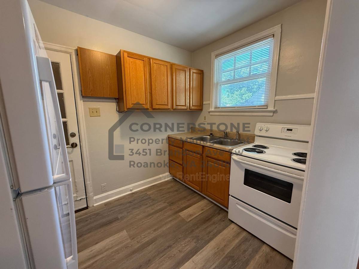 Apartment for rent at 355 Highland Ave SW #1, Roanoke, VA 24016