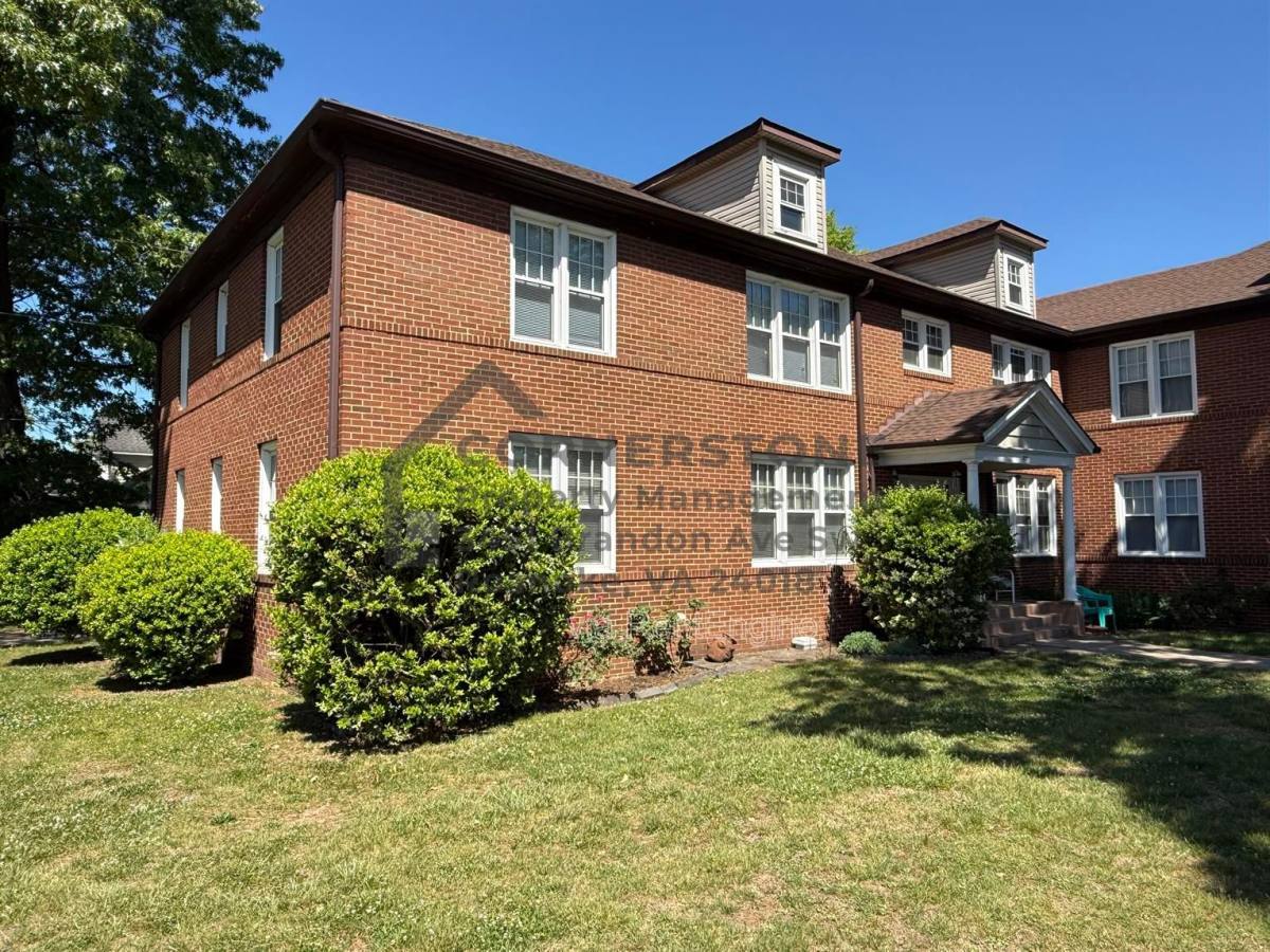 Apartment for rent at 355 Highland Ave SW #1, Roanoke, VA 24016