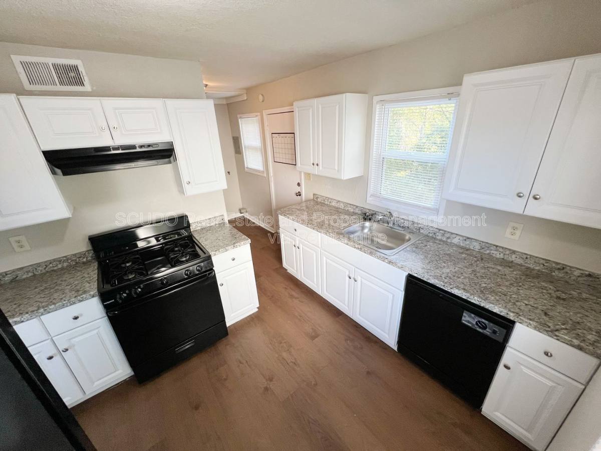 Apartment for rent at 9512 Charlotte St, Kansas City, MO 64131