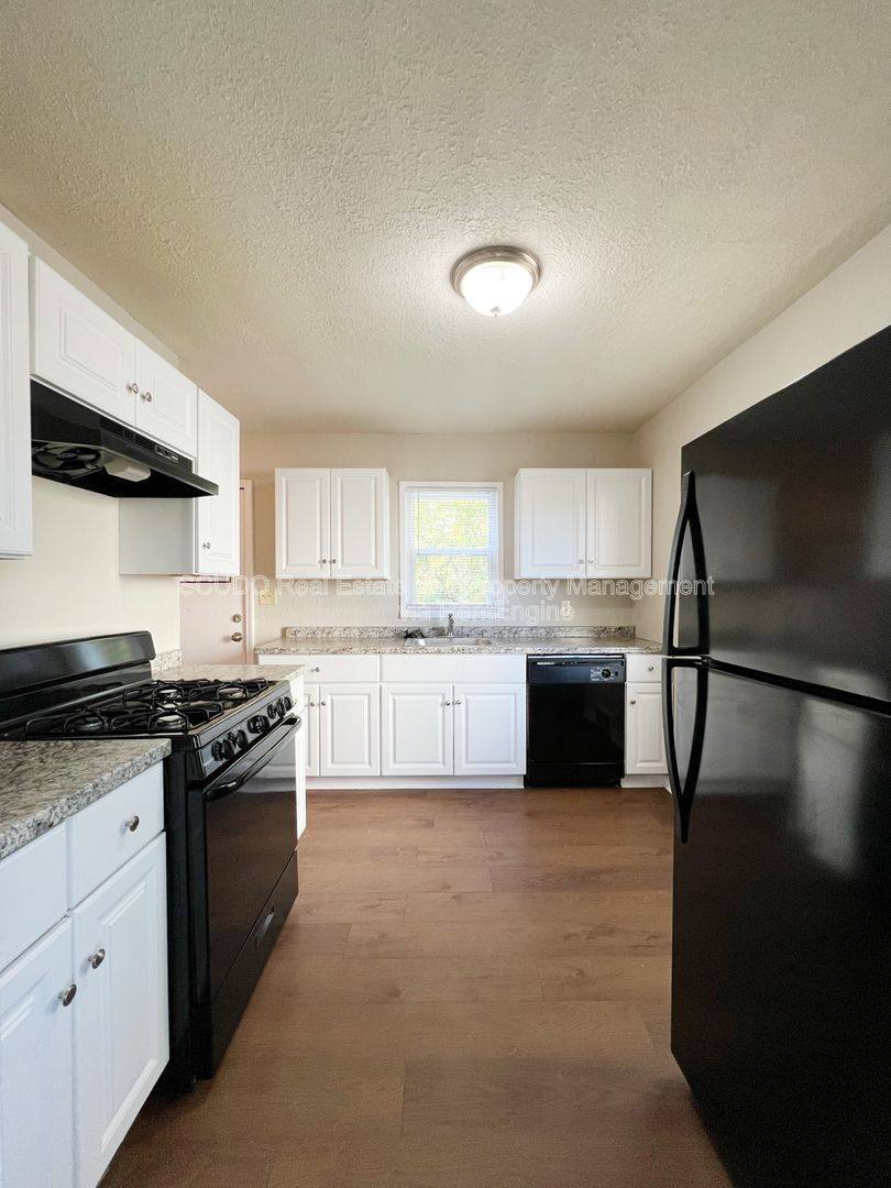 Apartment for rent at 9512 Charlotte St, Kansas City, MO 64131