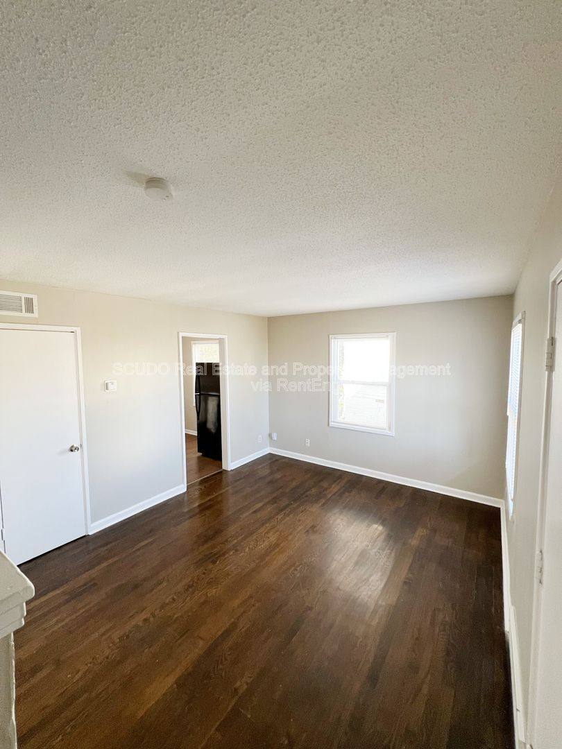 Apartment for rent at 9512 Charlotte St, Kansas City, MO 64131