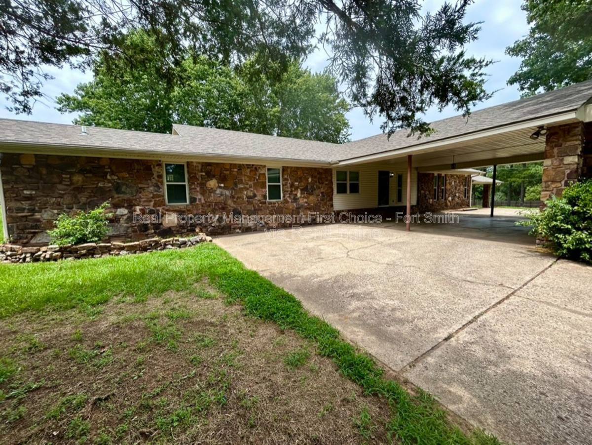 House for rent at 11912 Rye Hill Rd S, Fort Smith, AR 72916