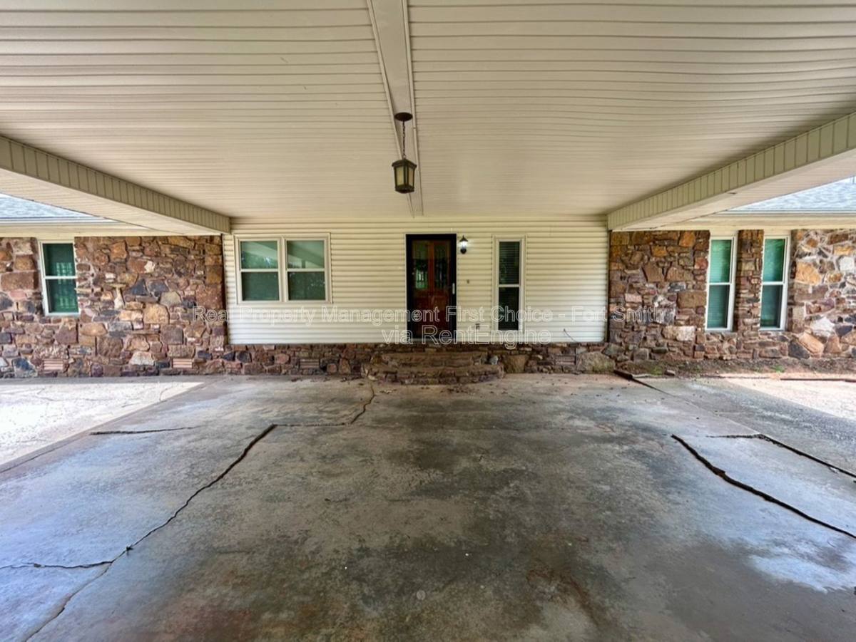 House for rent at 11912 Rye Hill Rd S, Fort Smith, AR 72916
